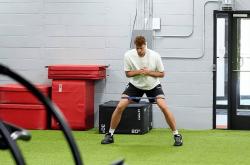 华体会app-WNBA球员在社交媒体上分享训练日常，展现职业态度的简单介绍