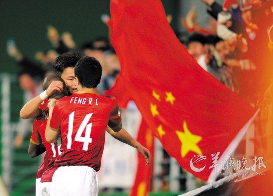 包含恒大迎战国安，恶战引爆中超舞台的词条