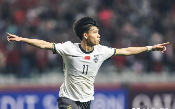 汉堡球员再次展现出色表现，夺得胜利的简单介绍