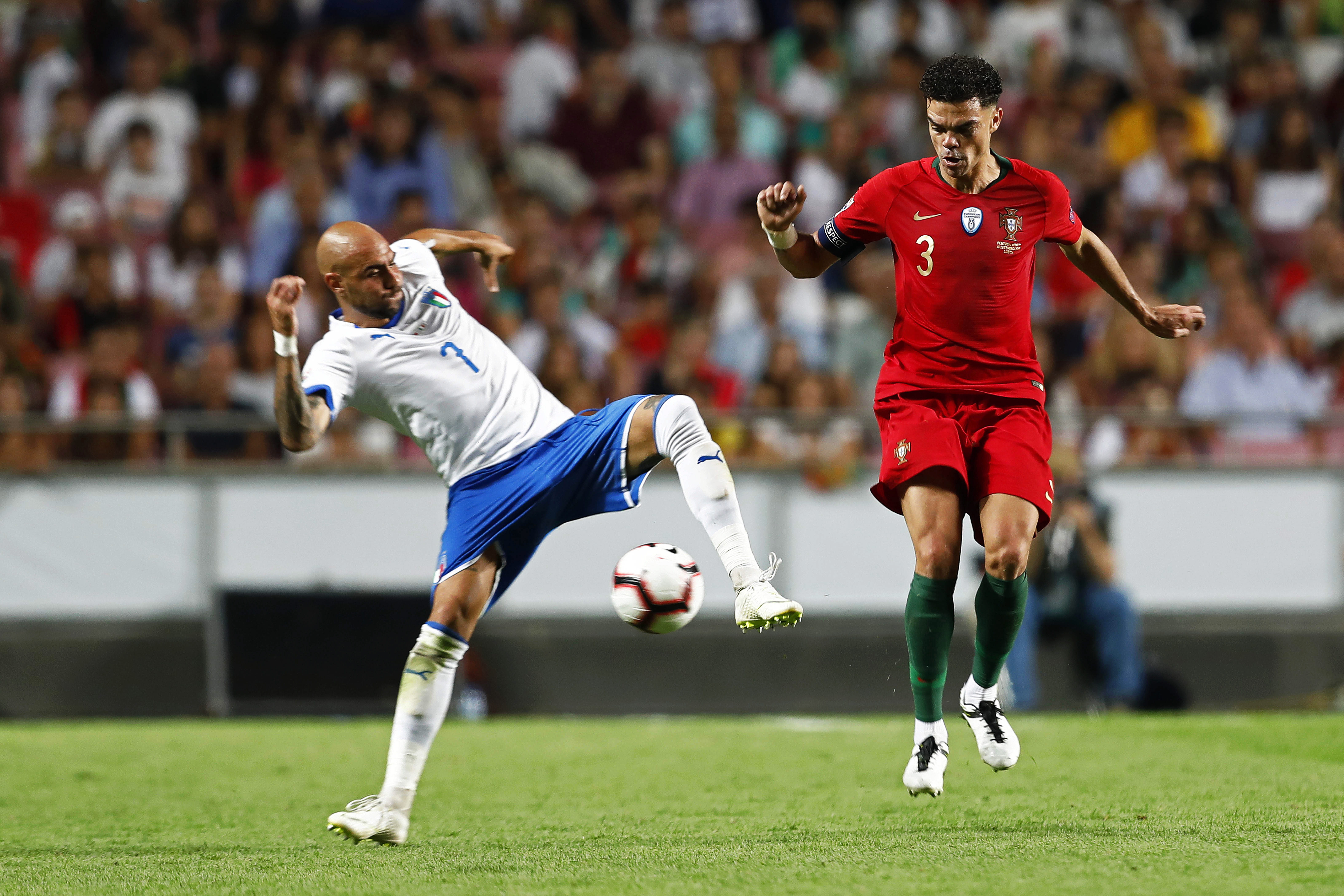 欧洲国家足球比赛带来惊喜连连的简单介绍