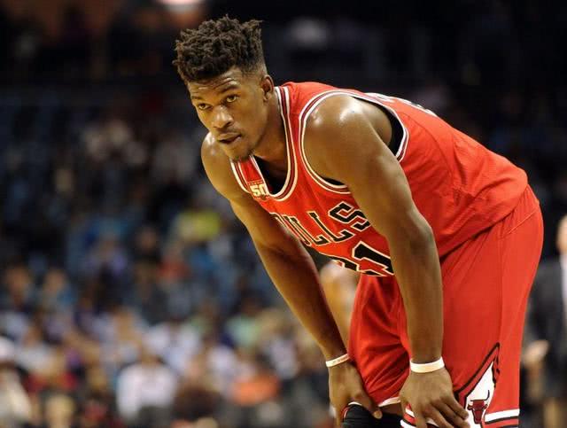 某位球员在不被看好的情况下爆发，逆风翻盘，令人侧目的简单介绍