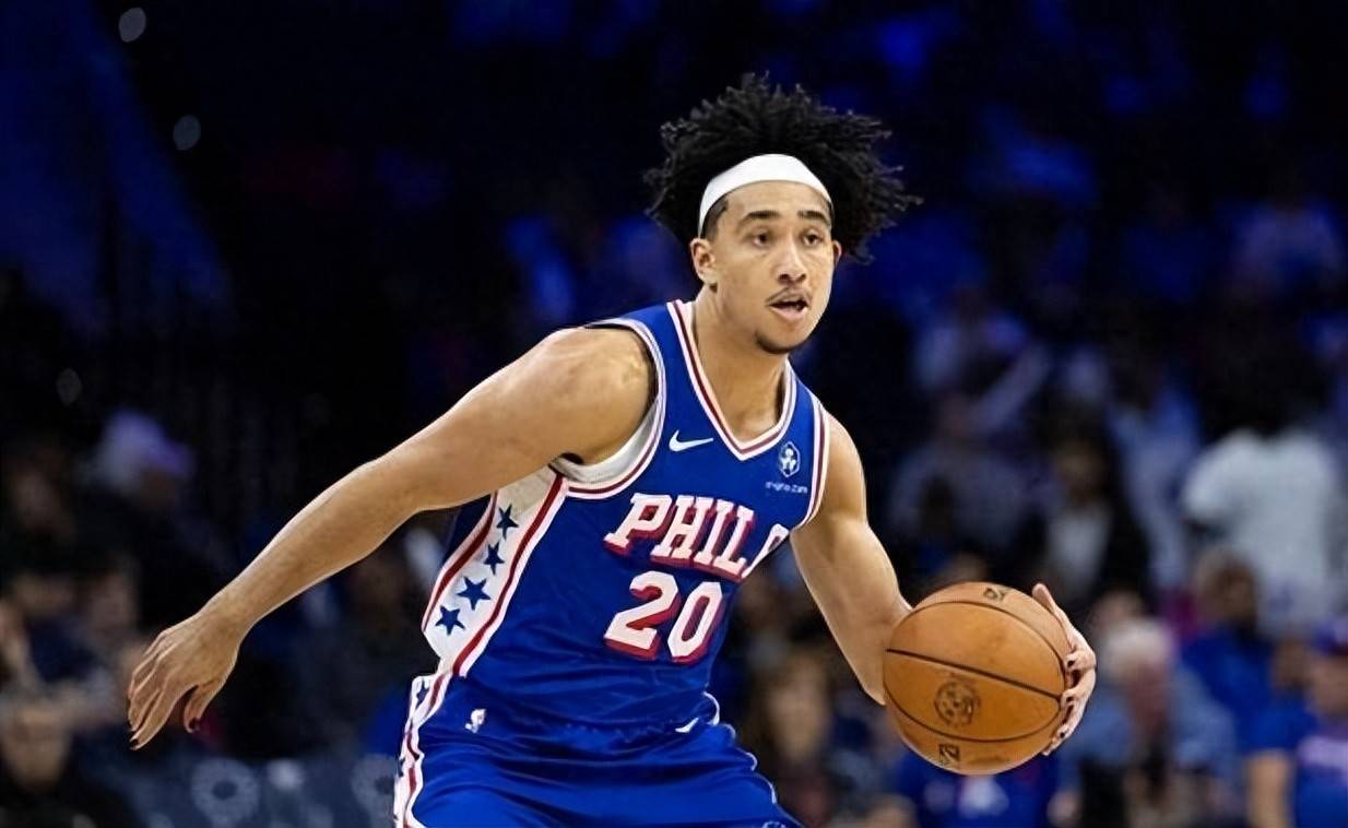 76人主场击败篮网,止步连胜 76人主场击败篮网,止步连胜