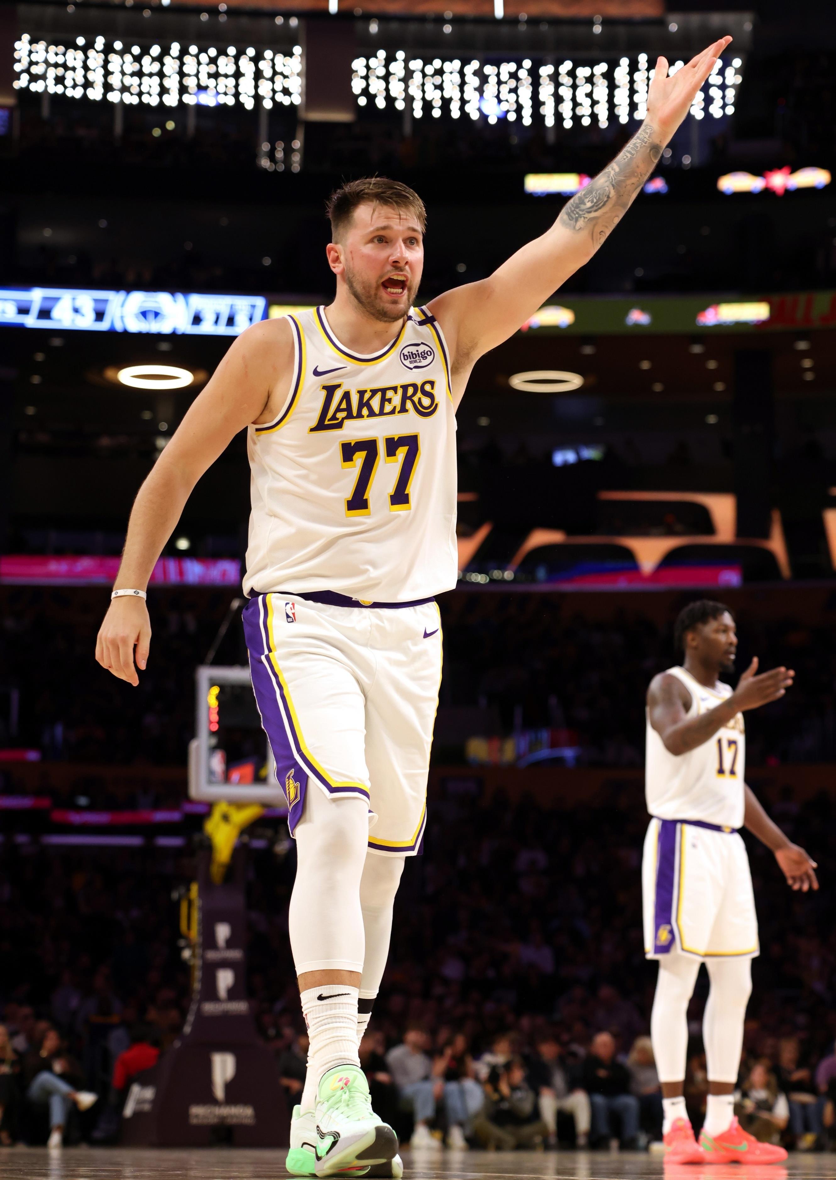 雄鹿主场大胜灰熊，米德尔顿砍下34分