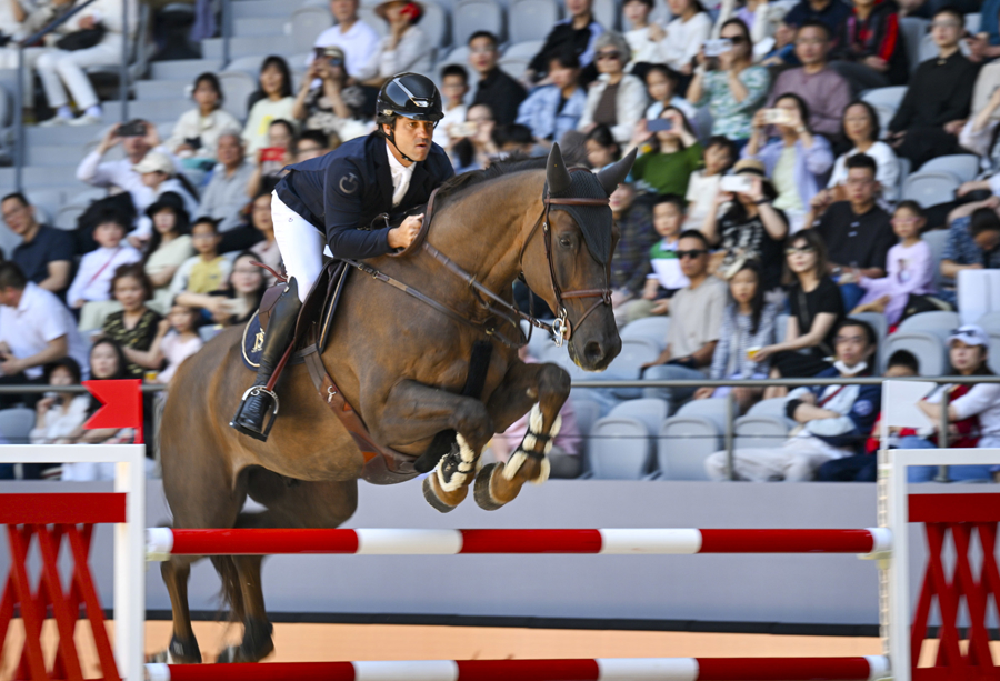 爱尔兰马术运动员施展神技，夺得金牌