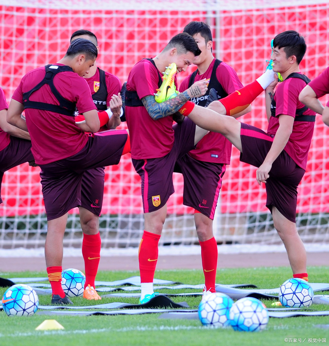 国内足球比赛中球队的最新战绩