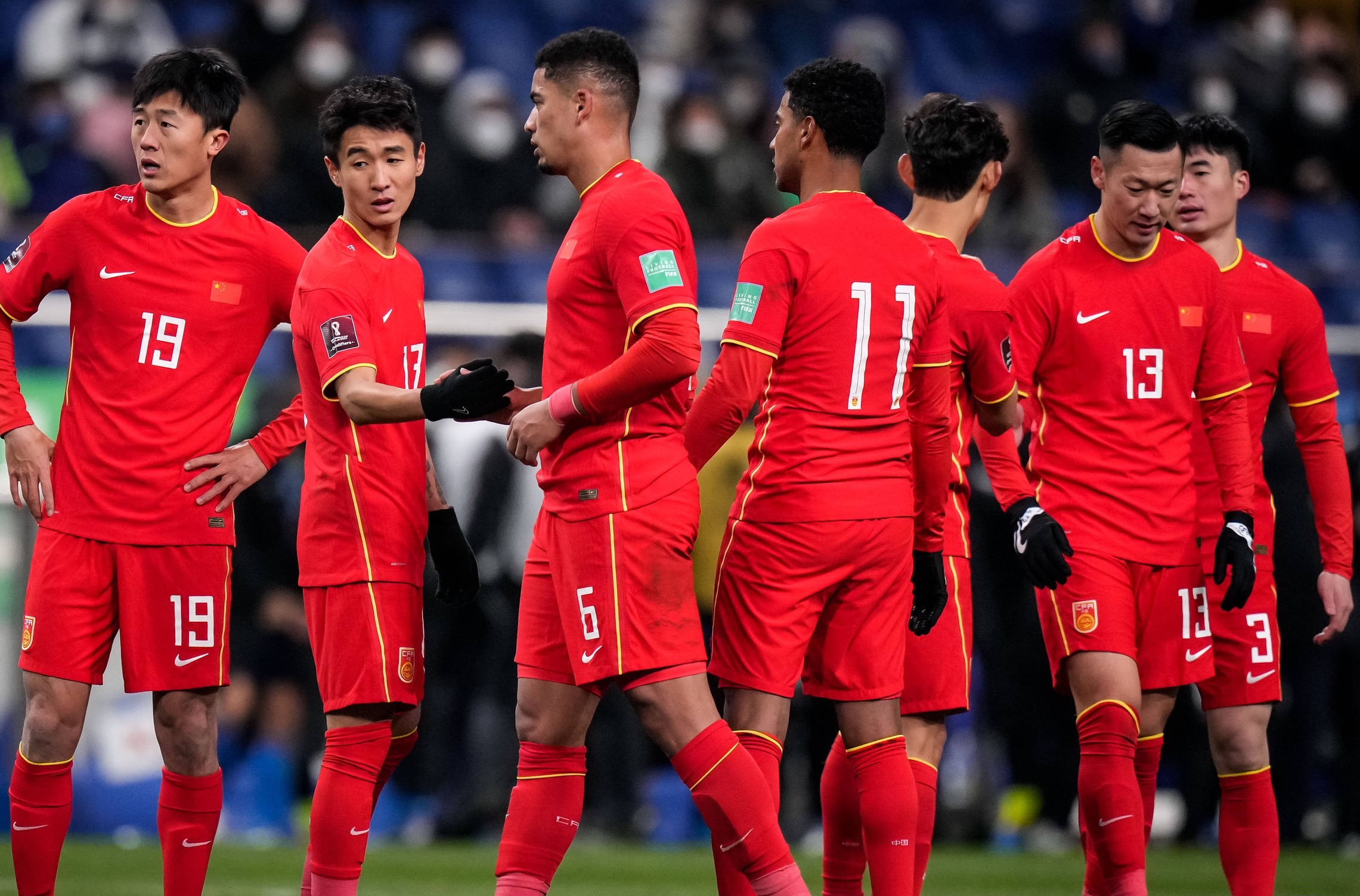 国内足球比赛中球队的最新战绩