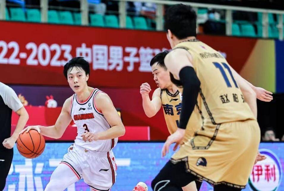 广东男篮大获全胜，有望进入季后赛